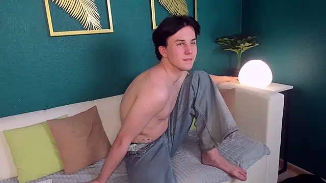 AdrianoAubert online show from March 7, 4:22 pm