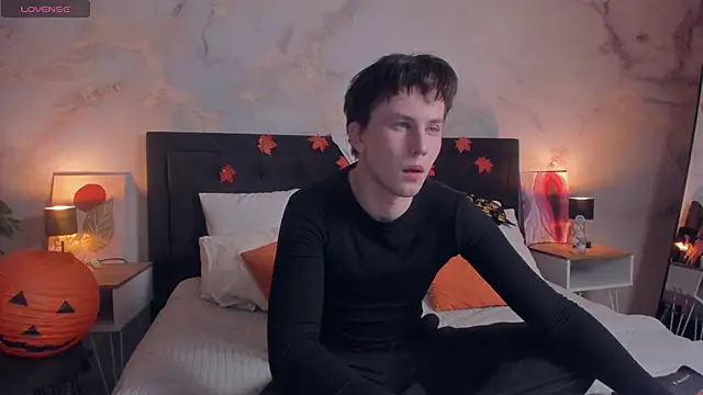 AdrianoAubert online show from October 27, 4:05 am