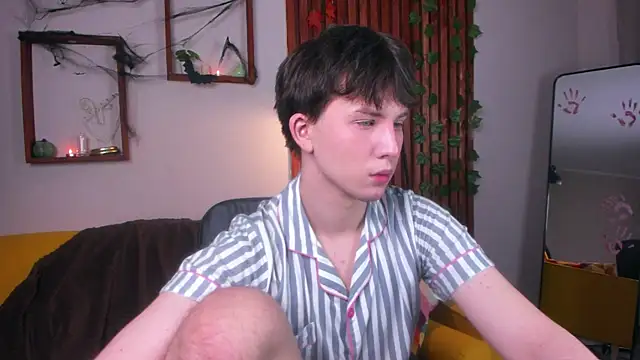 AdrianoAubert online show from October 31, 3:29 am