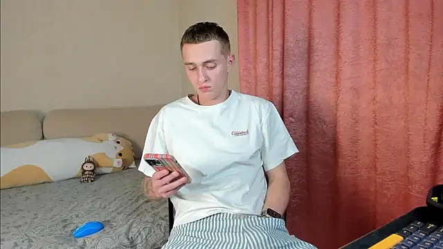 crazybottom99 online show from October 31, 7:48 pm