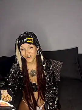 nickelfie online show from March 6, 12:41 pm