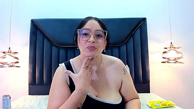 Snapshot of ZamiraGates chatting on February 26, 8:37 am ZamiraGates online show from February 26, 8:37 am