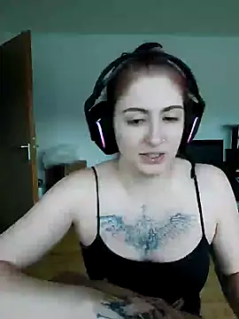 Gamergirl-Linela online show from March 4, 4:30 pm