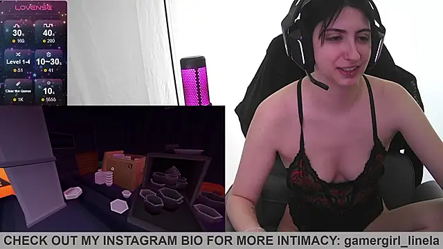 Snapshot of Gamergirl-Linela chatting on March 8, 2:10 pm Gamergirl-Linela online show from March 8, 2:10 pm