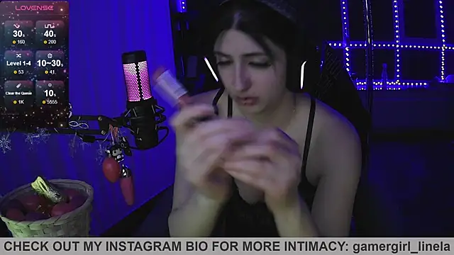 Snapshot of Gamergirl-Linela chatting on April 1, 9:34 pm Gamergirl-Linela online show from April 1, 9:34 pm