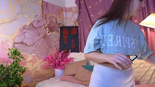 PortiaBellew online show from February 13, 7:24 am