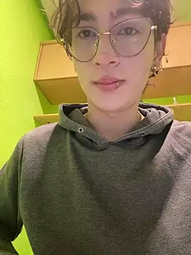 Snapshot of stormmart18 chatting on March 18, 5:53 pm stormmart18 online show from March 18, 5:53 pm