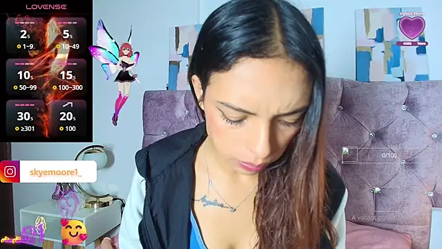 Skye Moore online show from October 3, 12:13 pm