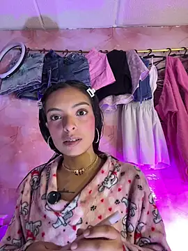 Skye Moore online show from May 3, 1:55 am
