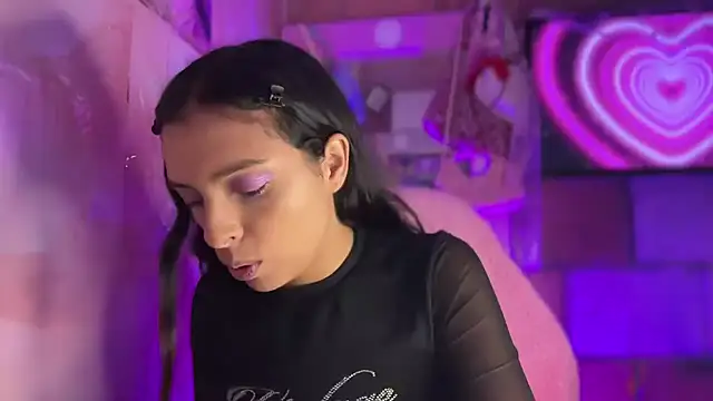 Skye Moore online show from July 3, 1:56 am