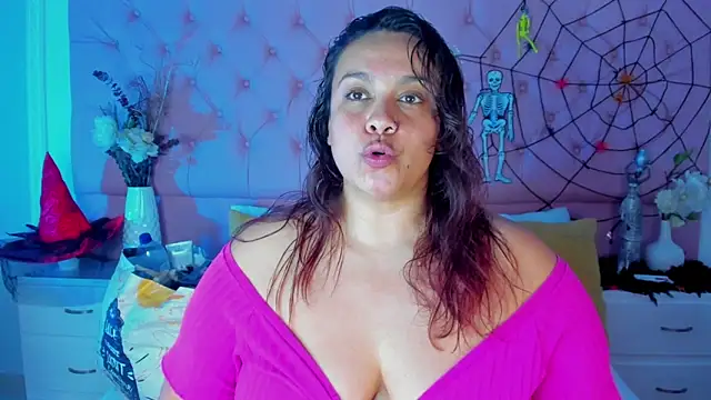 Snapshot of KourtneyEvans chatting on October 27, 8:46 pm KourtneyEvans online show from October 27, 8:46 pm