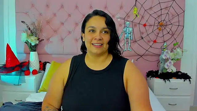 Snapshot of KourtneyEvans chatting on November 1, 8:55 pm KourtneyEvans online show from November 1, 8:55 pm