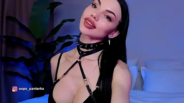 Snapshot of AmyLeeplay chatting on April 7, 2:23 am AmyLeeplay online show from April 7, 2:23 am