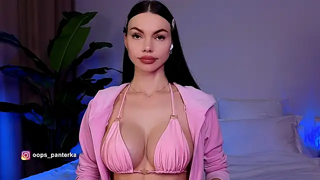 Snapshot of AmyLeeplay chatting on April 13, 5:07 pm AmyLeeplay online show from April 13, 5:07 pm