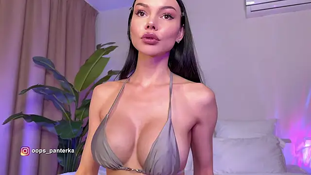 Snapshot of AmyLeeplay chatting on June 1, 3:36 pm AmyLeeplay online show from June 1, 3:36 pm