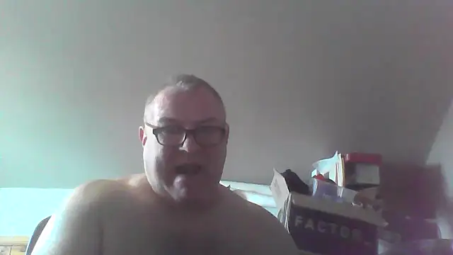 mkestr69 online show from April 1, 5:43 pm