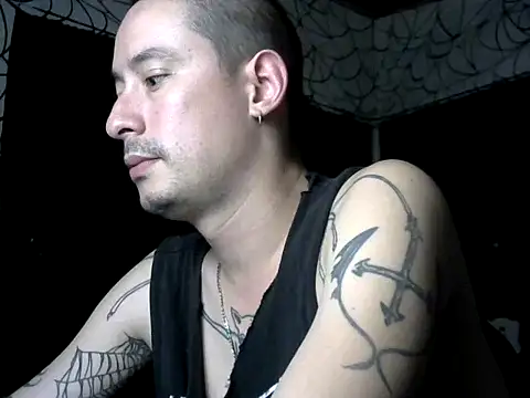 Snapshot of vampireathome chatting on March 11, 4:51 am vampireathome online show from March 11, 4:51 am