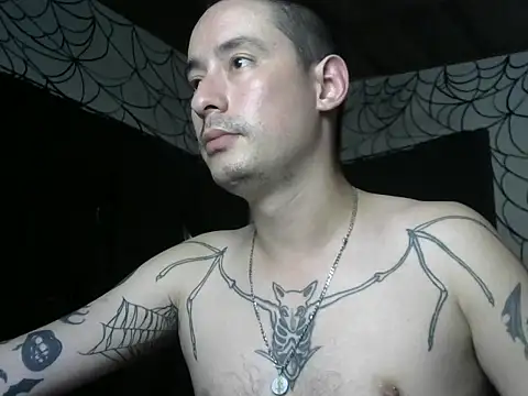 Snapshot of vampireathome chatting on March 16, 5:13 am vampireathome online show from March 16, 5:13 am