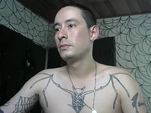 Snapshot of vampireathome chatting on March 20, 7:41 pm vampireathome online show from March 20, 7:41 pm