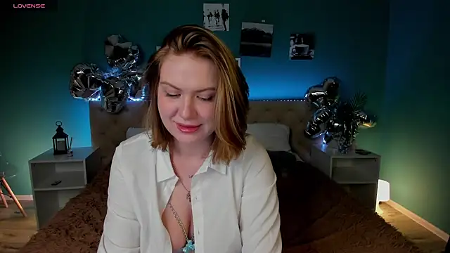 Angela Wallace online show from February 12, 11:18 am
