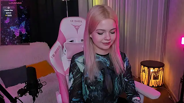 AshleySnowflake online show from February 16, 3:05 pm