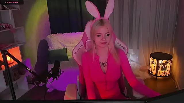 AshleySnowflake online show from March 16, 12:33 pm