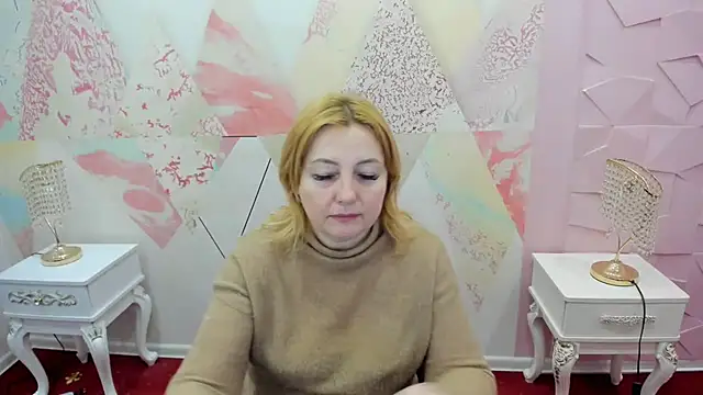 Snapshot of Luna_Shard chatting on February 6, 9:22 am Luna Shard online show from February 6, 9:22 am