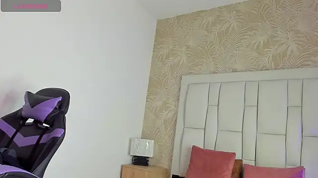 karllhil online show from March 12, 11:53 am