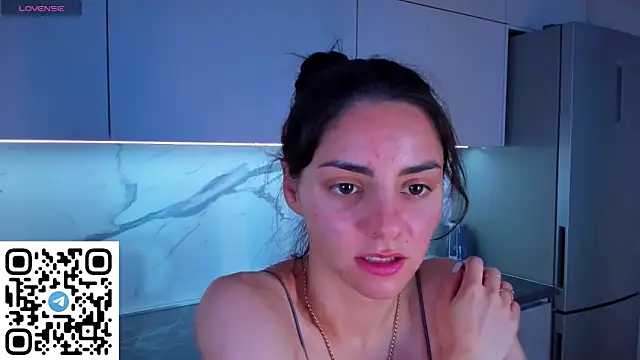 EmiliaZen online show from June 13, 4:27 pm