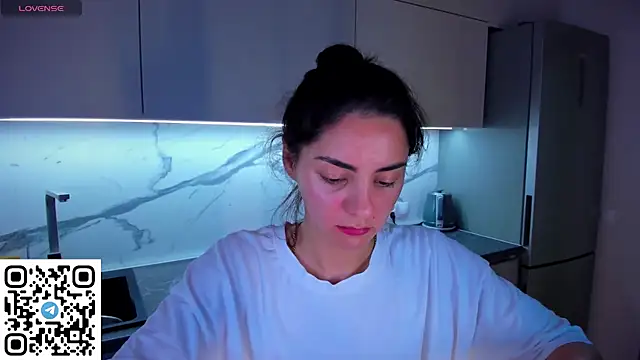 EmiliaZen online show from June 18, 8:02 pm