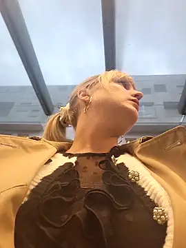 Sexybiene969 online show from October 1, 4:24 pm