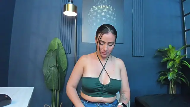 scarlet edwars online show from June 3, 8:03 pm