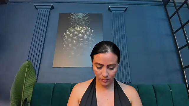 scarlet edwars online show from August 1, 5:45 pm