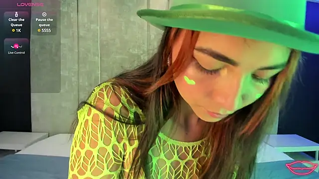 ValerieHyde online show from March 18, 3:31 am