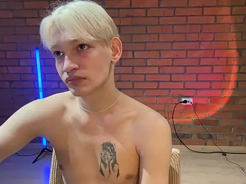 Snapshot of Julian_wins chatting on February 8, 7:59 am Julian wins online show from February 8, 7:59 am