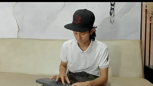 LucioDelDuque online show from February 20, 1:25 am