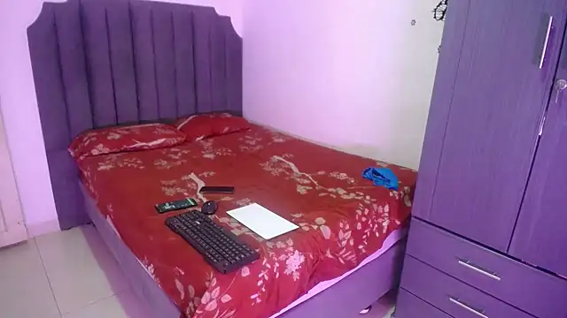 moree Queen online show from September 20, 9:16 pm