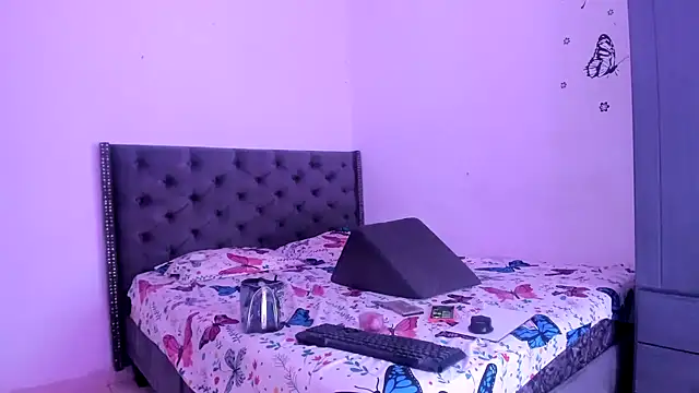 moree Queen online show from January 9, 7:48 pm