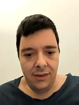Snapshot of maksimovic chatting on February 1, 1:37 am maksimovic online show from February 1, 1:37 am