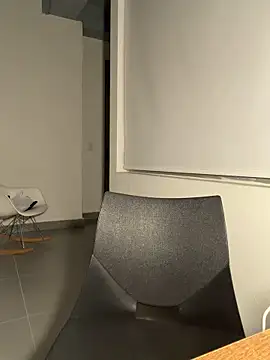 Laura-Khalifa online show from February 19, 6:31 am