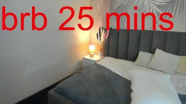 SkinyJoyce online show from February 28, 5:15 am