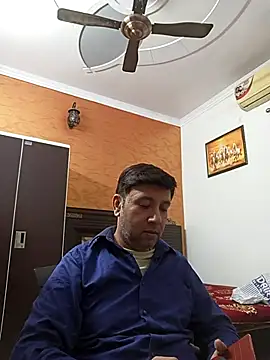 innocentboy1987 online show from November 7, 8:03 am