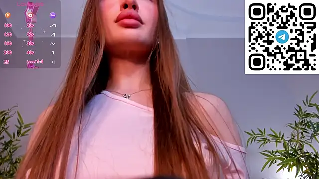 Snapshot of miiss__lulu chatting on April 21, 1:42 am miiss lulu online show from April 21, 1:42 am