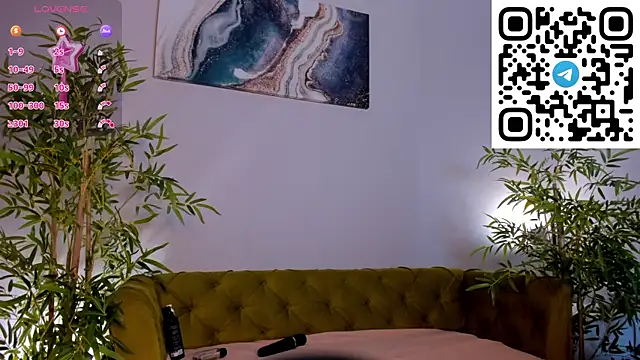 Snapshot of miiss__lulu chatting on April 21, 2:51 am miiss lulu online show from April 21, 2:51 am