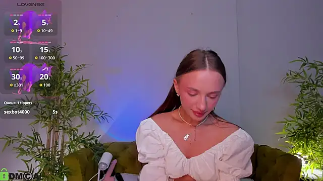 Snapshot of miiss__lulu chatting on June 11, 2:53 am miiss lulu online show from June 11, 2:53 am
