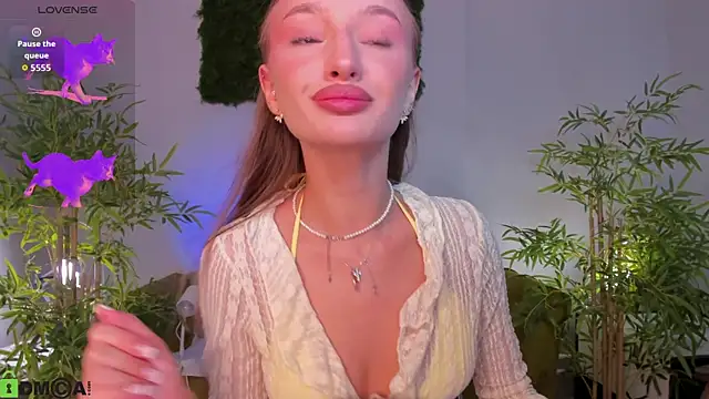 Snapshot of miiss__lulu chatting on June 26, 1:10 am miiss lulu online show from June 26, 1:10 am