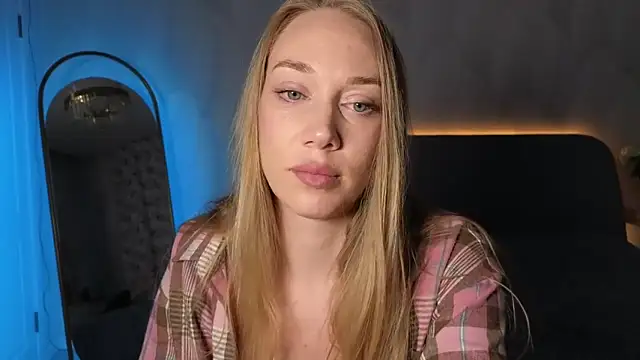 Snapshot of Engel_13 chatting on October 4, 2:26 pm Engel 13 online show from October 4, 2:26 pm