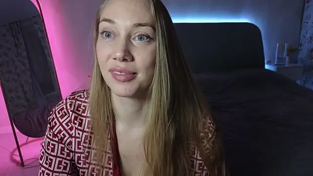 Snapshot of Engel_13 chatting on October 13, 7:25 pm Engel 13 online show from October 13, 7:25 pm