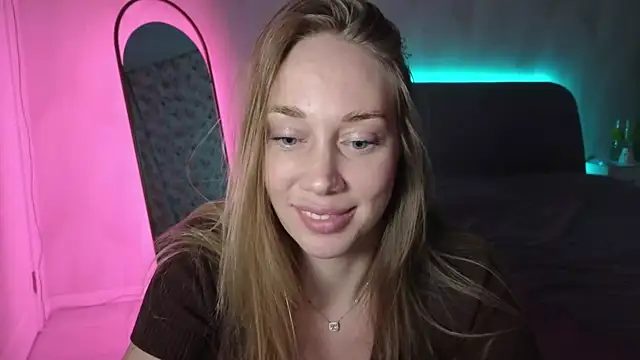 Snapshot of Engel_13 chatting on November 20, 6:18 pm Engel 13 online show from November 20, 6:18 pm