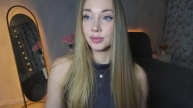 Snapshot of Engel_13 chatting on December 3, 2:37 pm Engel 13 online show from December 3, 2:37 pm